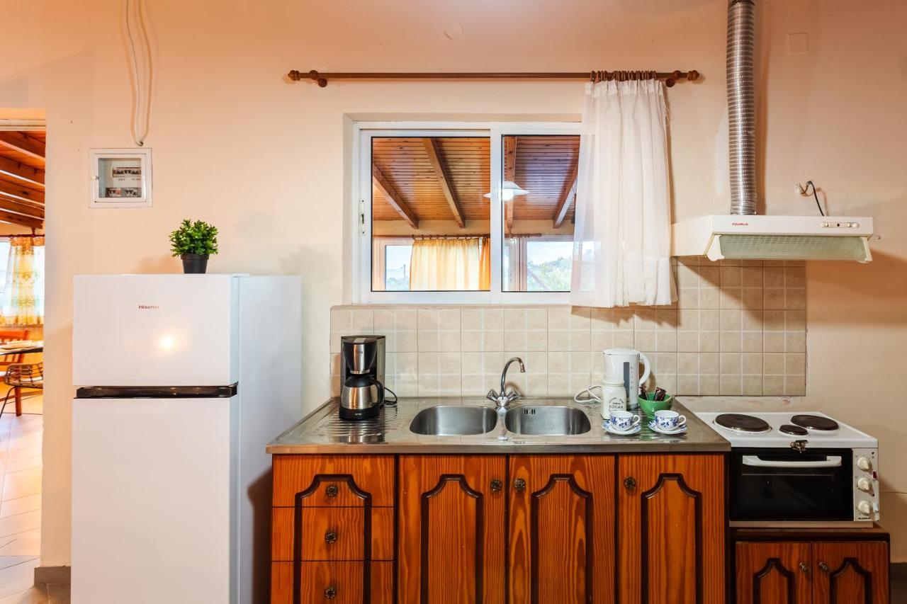 Makarounis Athanasios Traditional Apartment