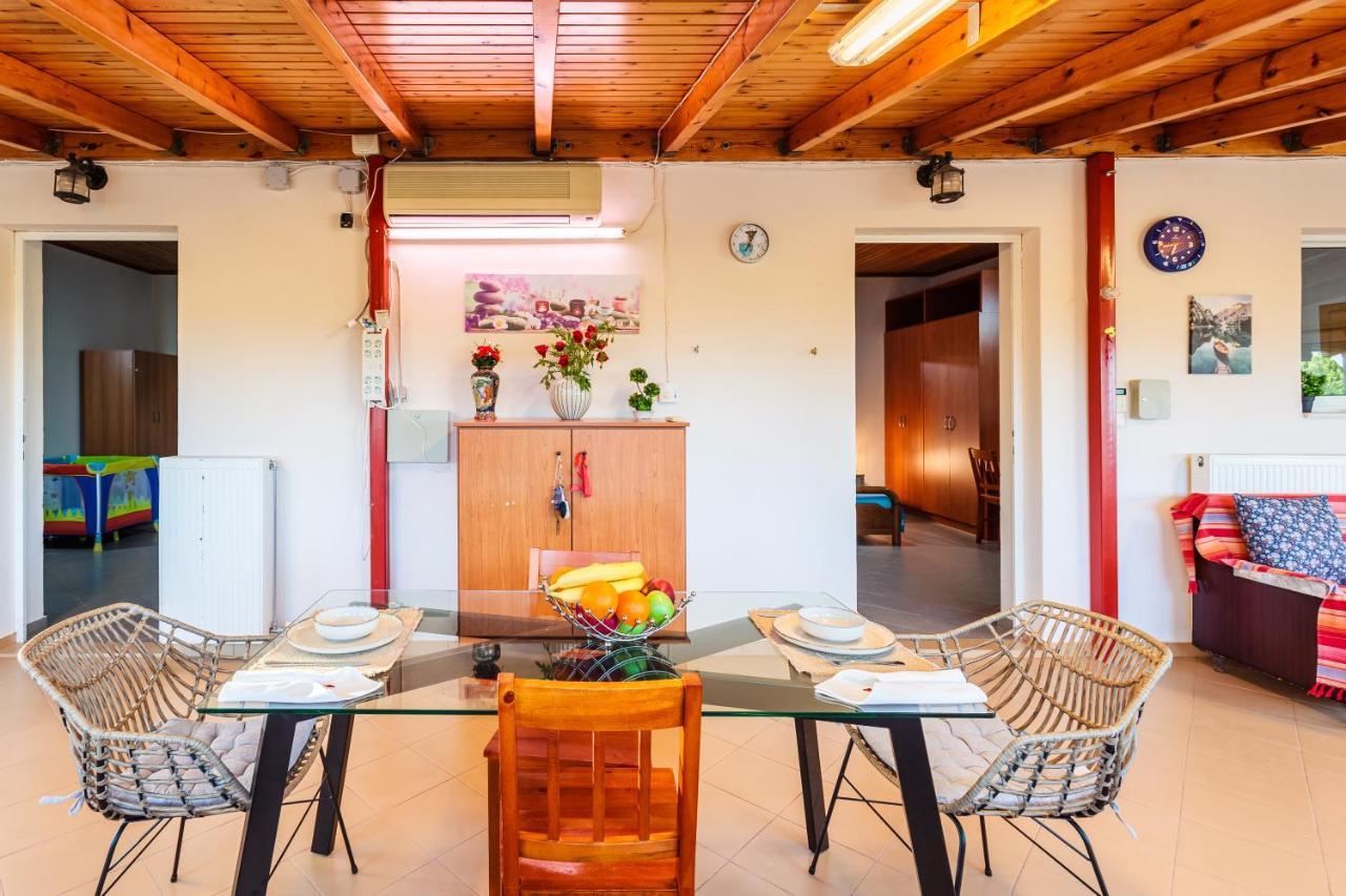 Makarounis Athanasios Traditional Apartment Petalídhion